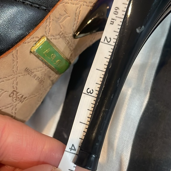 L.A.M.B - Picture 6 of 8